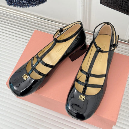BALLET PUMPS WITH STRAP IN BLACK GLOSSY LAMBSKIN