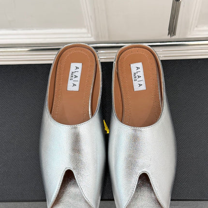 ALAIA FLAT MULE IN SILVER LAMBSKIN