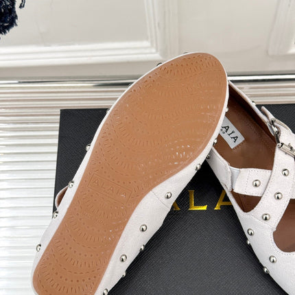 CROSSED STRAP BALLET FLATS IN WHITE SUEDE