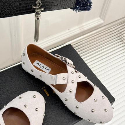CROSSED STRAP BALLET FLATS IN WHITE SUEDE
