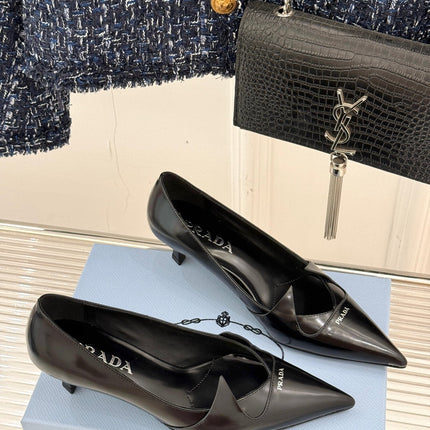 KITTEN HEEL PUMPS IN BLACK CALFSKIN