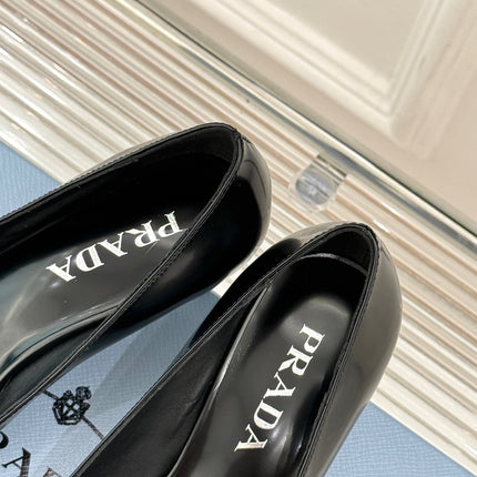 KITTEN HEEL PUMPS IN BLACK CALFSKIN