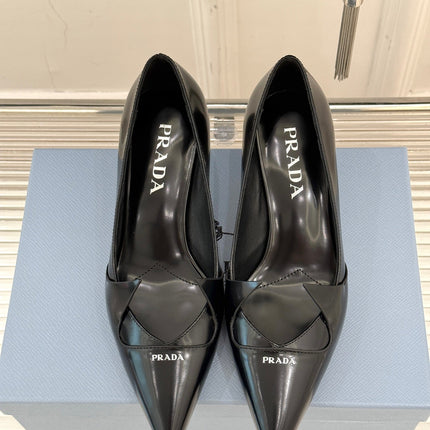 KITTEN HEEL PUMPS IN BLACK CALFSKIN