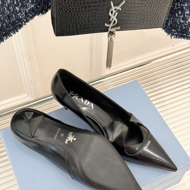 KITTEN HEEL PUMPS IN BLACK CALFSKIN