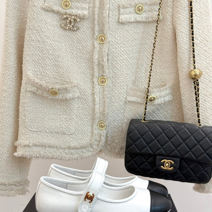 FLAT SHOES IN BLACK AND WHITE LAMBSKIN GOLD HARDWARE