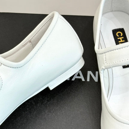 FLAT SHOES IN BLACK AND WHITE LAMBSKIN GOLD HARDWARE