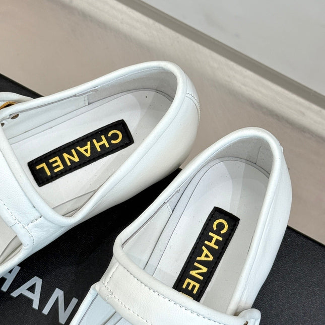 FLAT SHOES IN BLACK AND WHITE LAMBSKIN GOLD HARDWARE