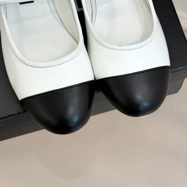 FLAT SHOES IN BLACK AND WHITE LAMBSKIN GOLD HARDWARE