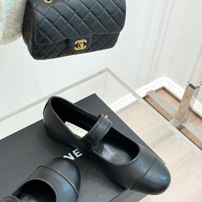 FLAT SHOES IN BLACK LAMBSKIN GOLD HARDWARE