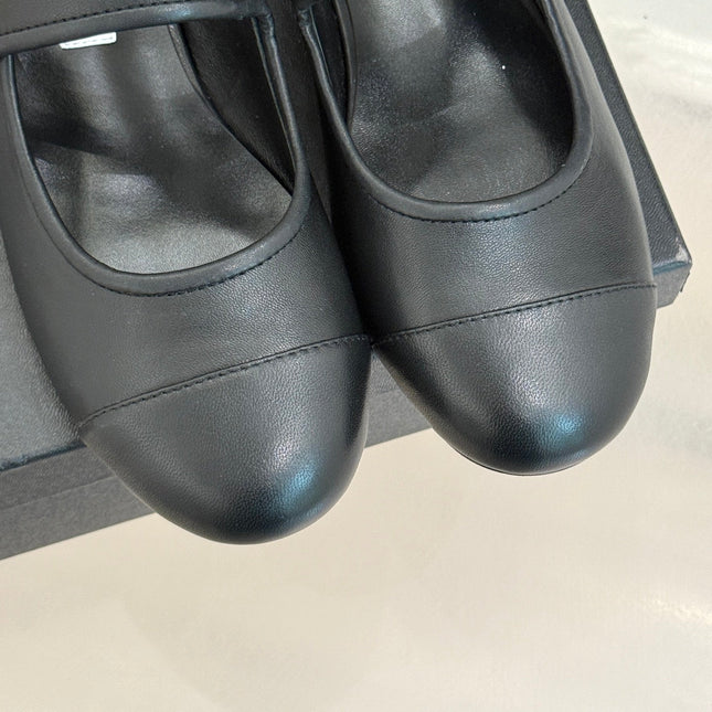 FLAT SHOES IN BLACK LAMBSKIN GOLD HARDWARE