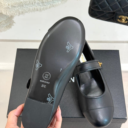 FLAT SHOES IN BLACK LAMBSKIN GOLD HARDWARE