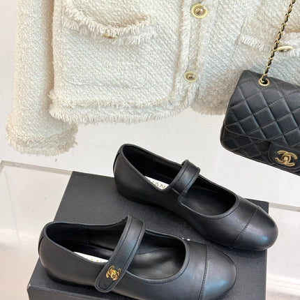 FLAT SHOES IN BLACK LAMBSKIN GOLD HARDWARE