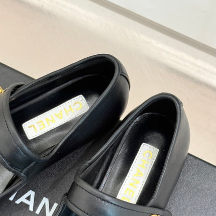 FLAT SHOES IN BLACK LAMBSKIN GOLD HARDWARE