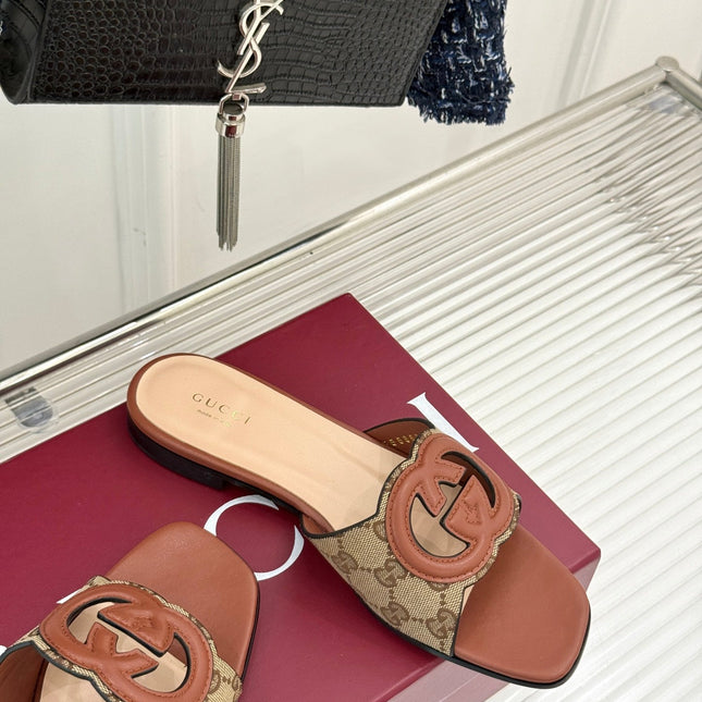 SLIDE SANDALS IN BURNT BROWN AND LIGHT BEIGE CALFSKIN