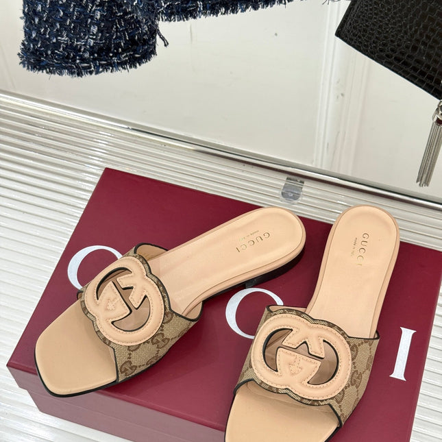 SLIDE SANDALS IN BEIGE CALFSKIN