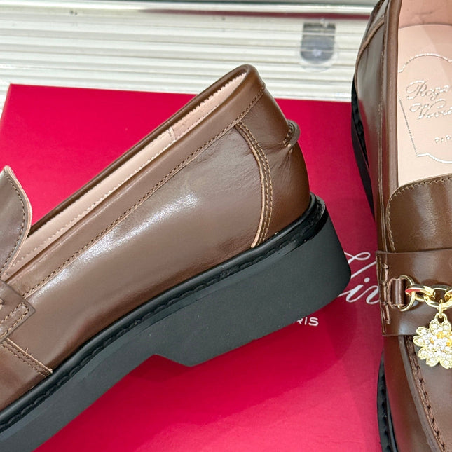 ROGER VIVIER 25S RANGERS CHAIN LOAFER IN BROWN CALFSKIN