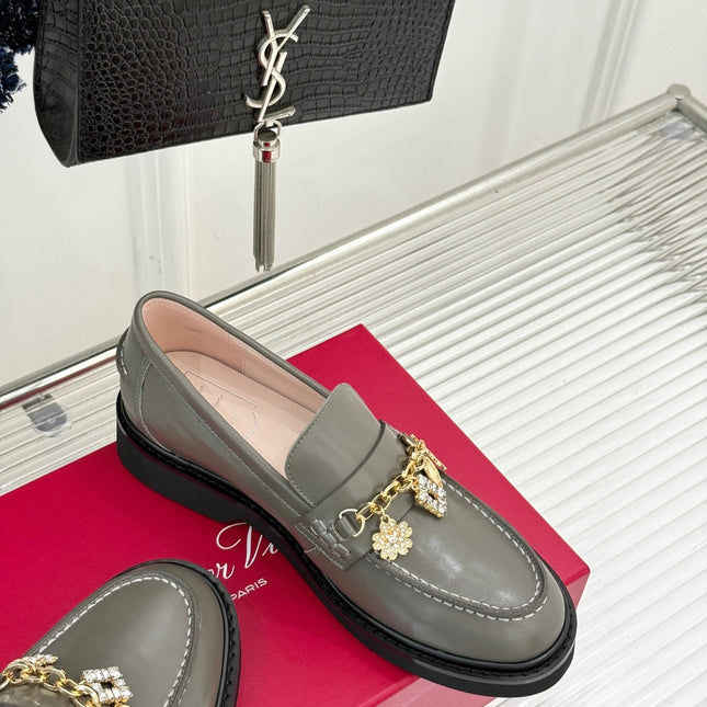 ROGER VIVIER 25S RANGERS CHAIN LOAFER IN OLIVE GRAY CALFSKIN