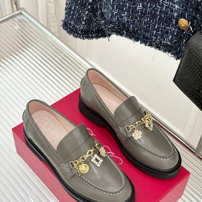 ROGER VIVIER 25S RANGERS CHAIN LOAFER IN OLIVE GRAY CALFSKIN