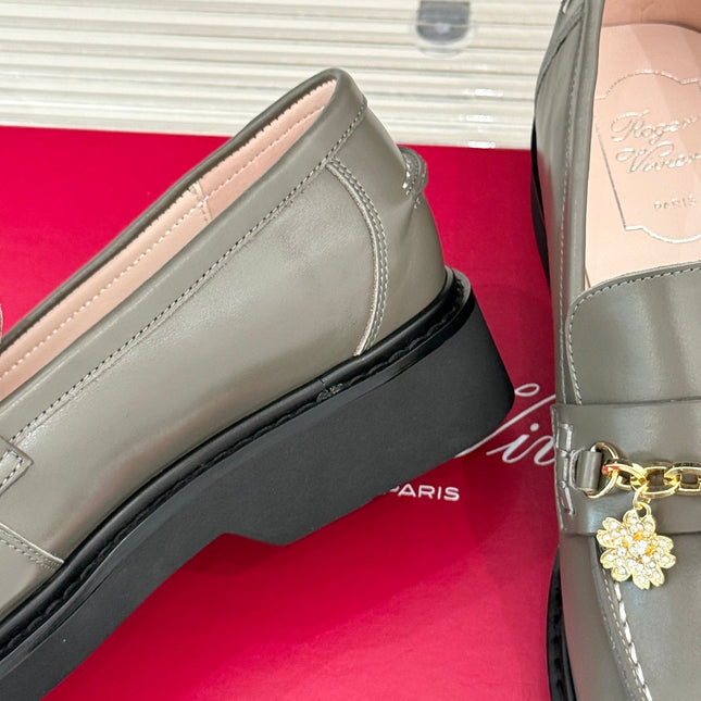 ROGER VIVIER 25S RANGERS CHAIN LOAFER IN OLIVE GRAY CALFSKIN