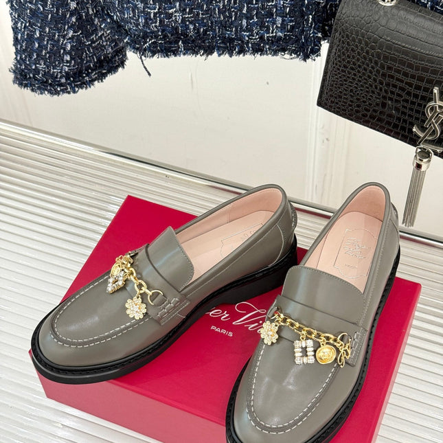 ROGER VIVIER 25S RANGERS CHAIN LOAFER IN OLIVE GRAY CALFSKIN