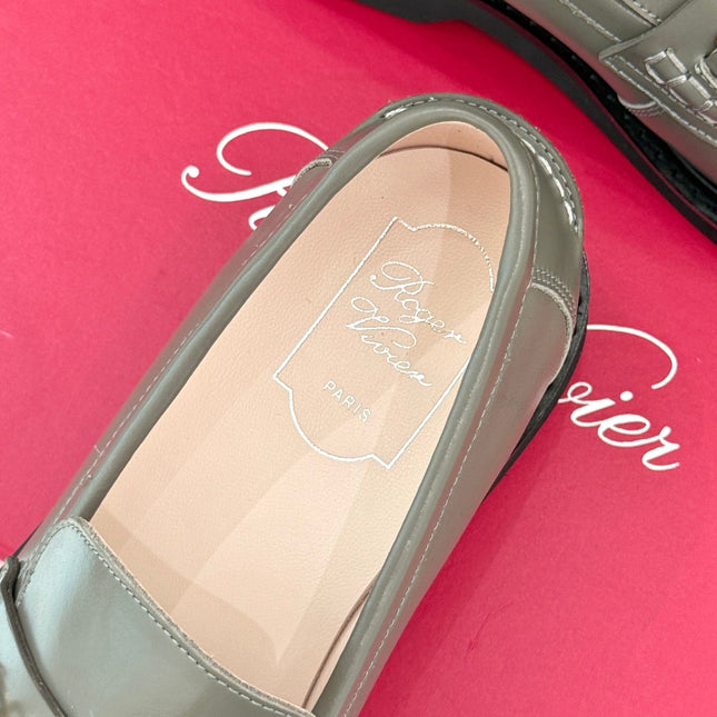 ROGER VIVIER 25S RANGERS CHAIN LOAFER IN OLIVE GRAY CALFSKIN