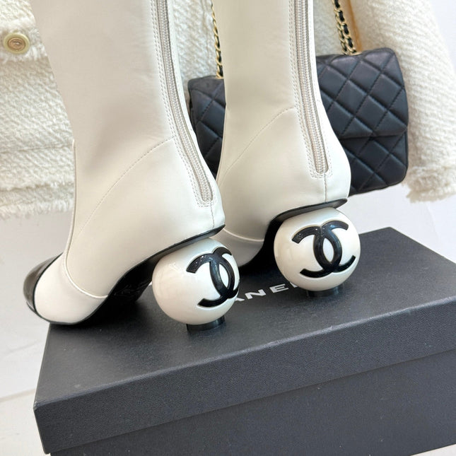 CC PEARL BOOTS IN WHITE CALFSKIN