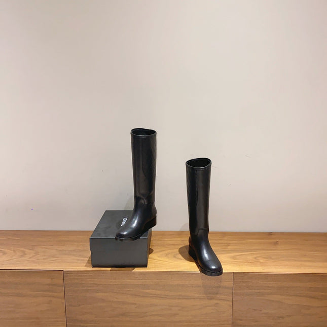 CC HIGH BOOTS IN BLACK QUILTED CALFSKIN