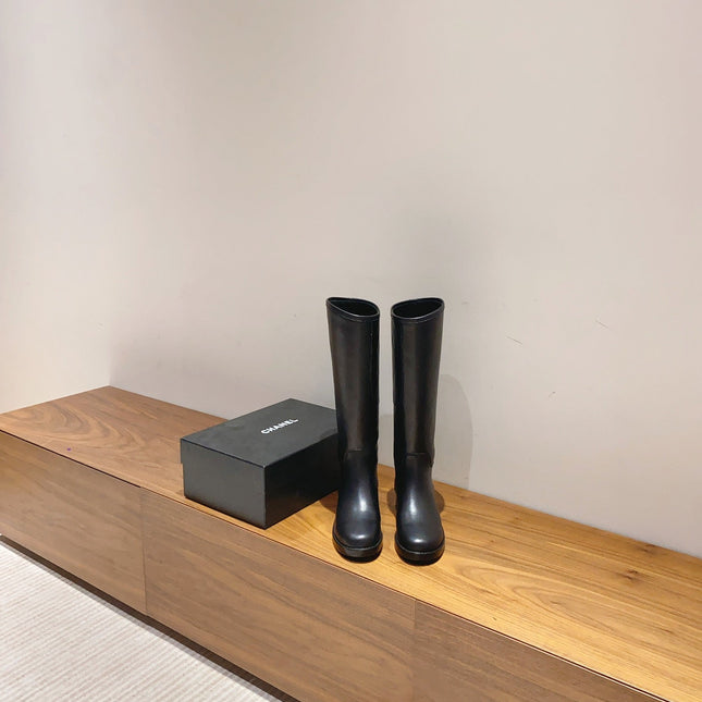 CC HIGH BOOTS IN BLACK QUILTED CALFSKIN