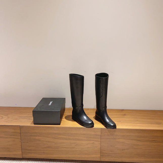 CC HIGH BOOTS IN BLACK QUILTED CALFSKIN