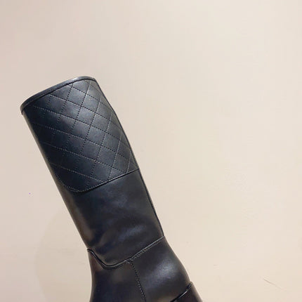CC HIGH BOOTS IN BLACK QUILTED CALFSKIN