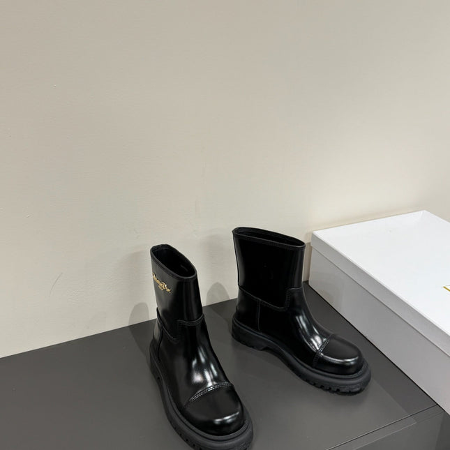 D-TOWN ANKLE BOOTS IN BLACK PATENT CALFSKIN