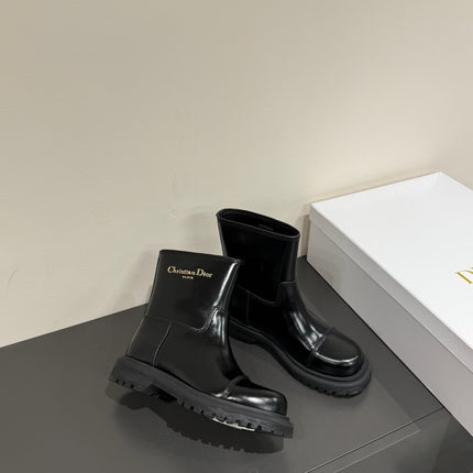 D-TOWN ANKLE BOOTS IN BLACK PATENT CALFSKIN
