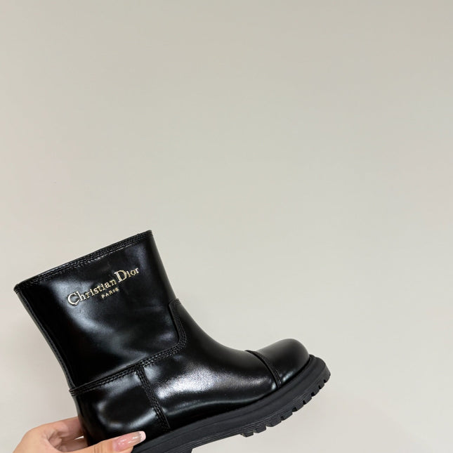D-TOWN ANKLE BOOTS IN BLACK PATENT CALFSKIN