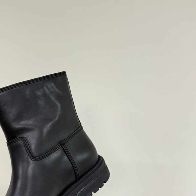 D-TOWN ANKLE BOOTS IN BLACK CALFSKIN