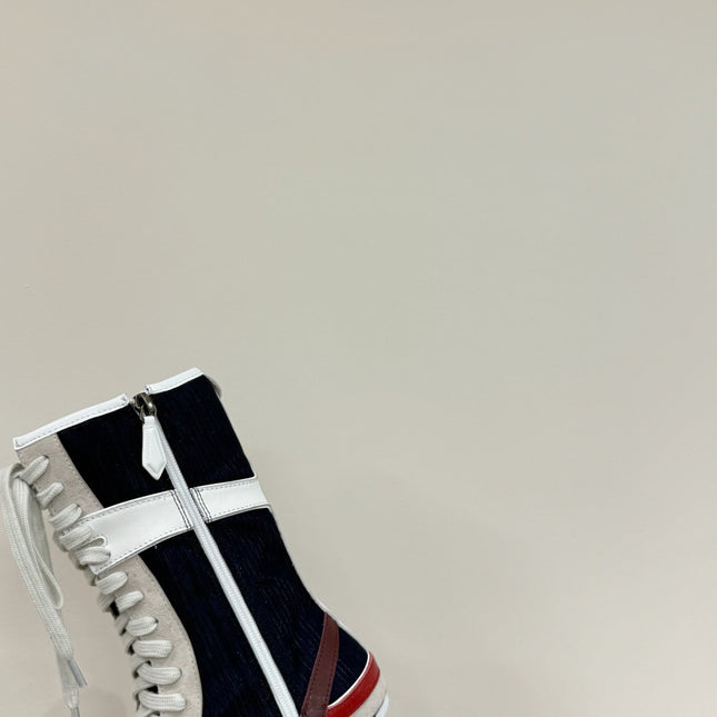 LACE-UP BOOTS IN BEIGE SUEDE AND NAVY MESH