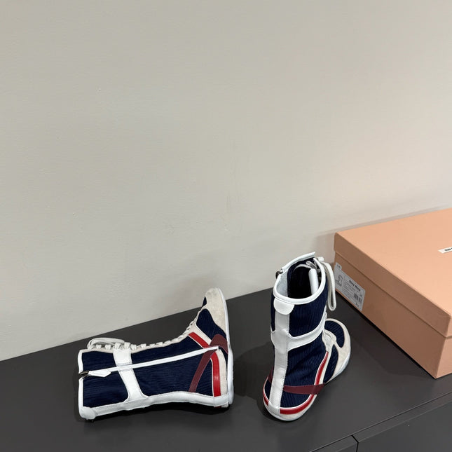 LACE-UP BOOTS IN BEIGE SUEDE AND NAVY MESH