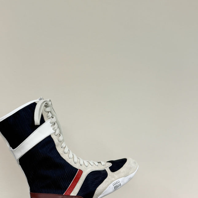 LACE-UP BOOTS IN BEIGE SUEDE AND NAVY MESH