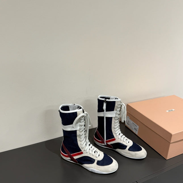 LACE-UP BOOTS IN BEIGE SUEDE AND NAVY MESH