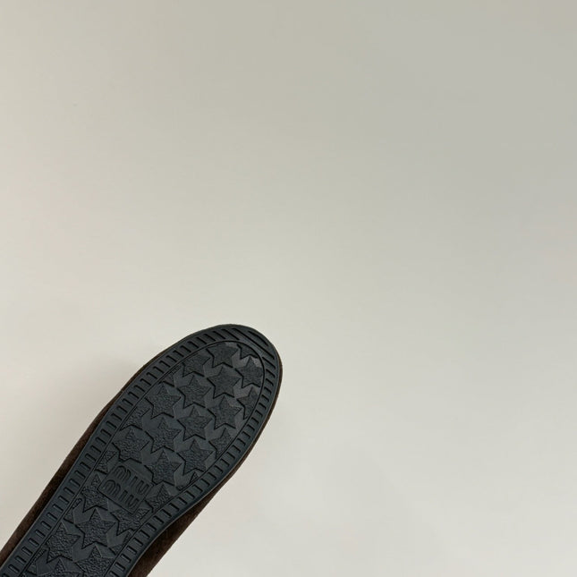 LACE-UP LOAFERS IN DARK CHOCOLATE SUEDE AND WHITE FLEECE LINING