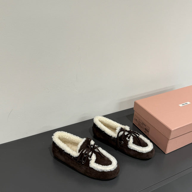 LACE-UP LOAFERS IN DARK CHOCOLATE SUEDE AND WHITE FLEECE LINING