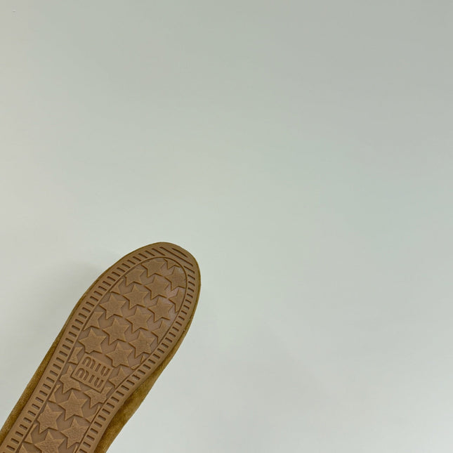 LACE-UP LOAFERS IN TAWNY BROWN SUEDE AND WHITE FLEECE LINING