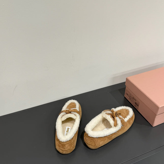 LACE-UP LOAFERS IN TAWNY BROWN SUEDE AND WHITE FLEECE LINING