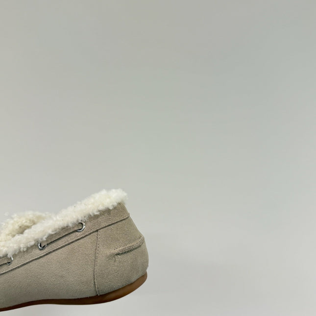 LACE-UP LOAFERS IN BEIGE SUEDE AND WHITE FLEECE LINING