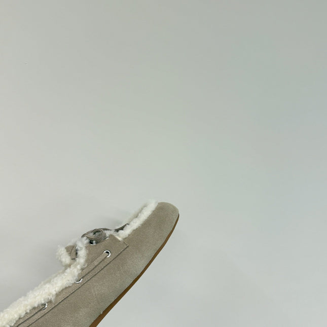 LACE-UP LOAFERS IN BEIGE SUEDE AND WHITE FLEECE LINING