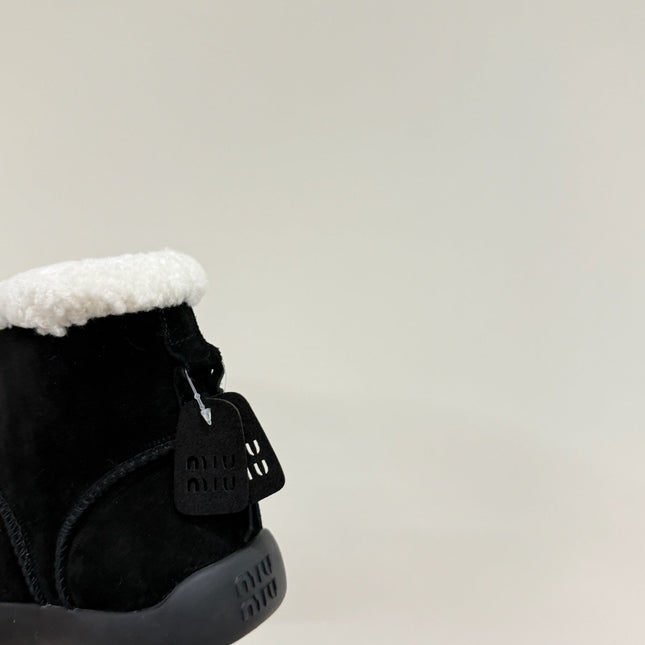 ANKLE BOOTS IN BLACK SUEDE AND FLEECE LINING