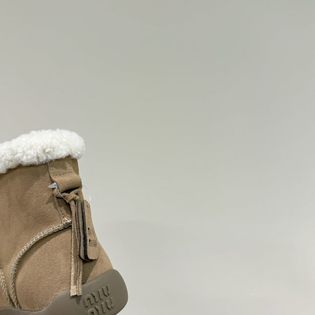 ANKLE BOOTS IN DESERT BROWN SUEDE AND FLEECE LINING