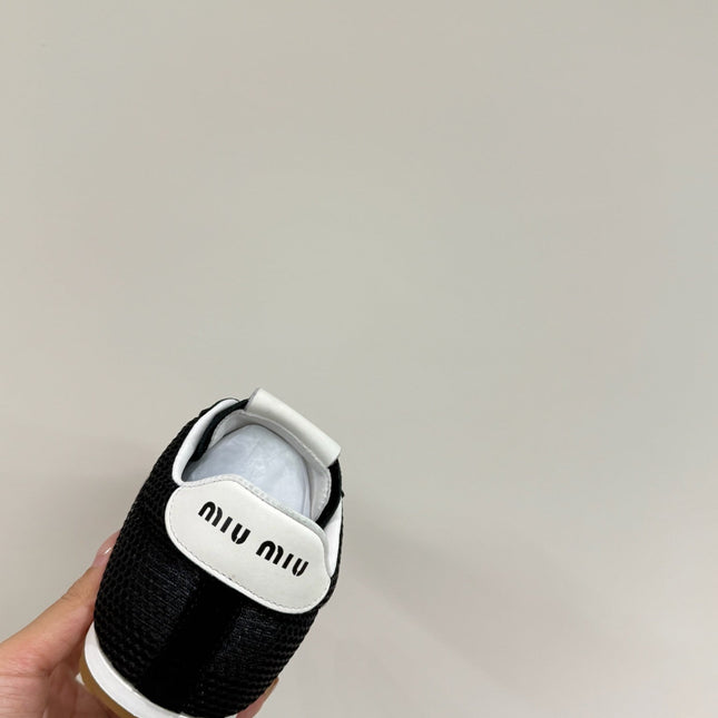 RETRO SNEAKERS IN BLACK MESH AND SUEDE