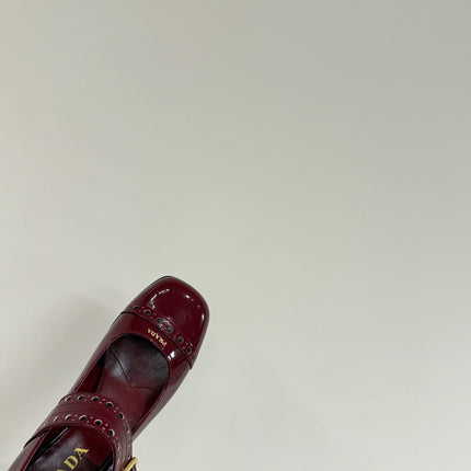 MARY JANE PUMPS IN BURGUNDY RED GLOSSY CALFSKIN
