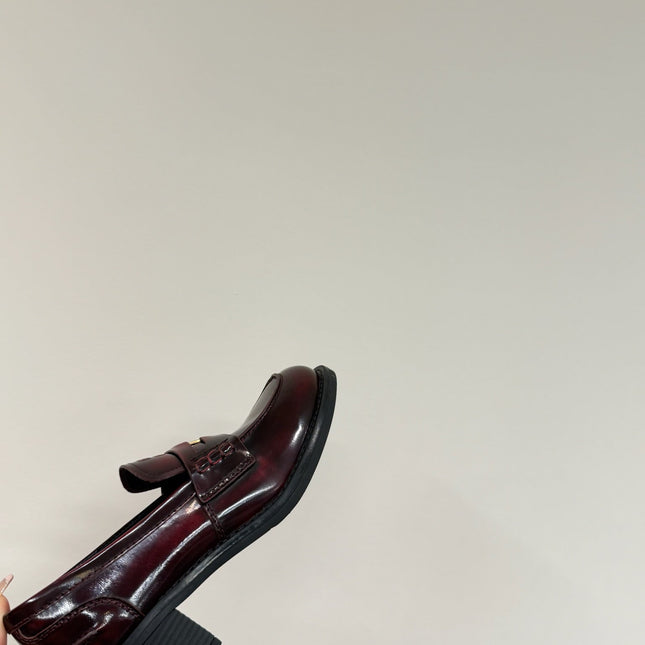 LOAFER WITH GOLD COIN IN CRIMSON GLOSSY CALFSKIN