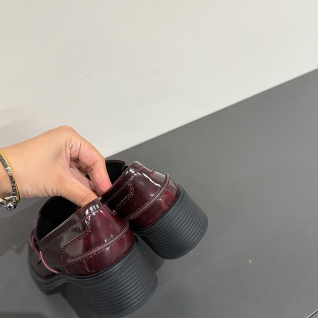 LOAFER WITH GOLD COIN IN CRIMSON GLOSSY CALFSKIN